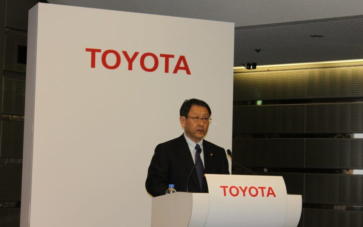 Как он это сделал: Акио Тоёда вытащил Toyota из убытков и заставил её снова любить машины