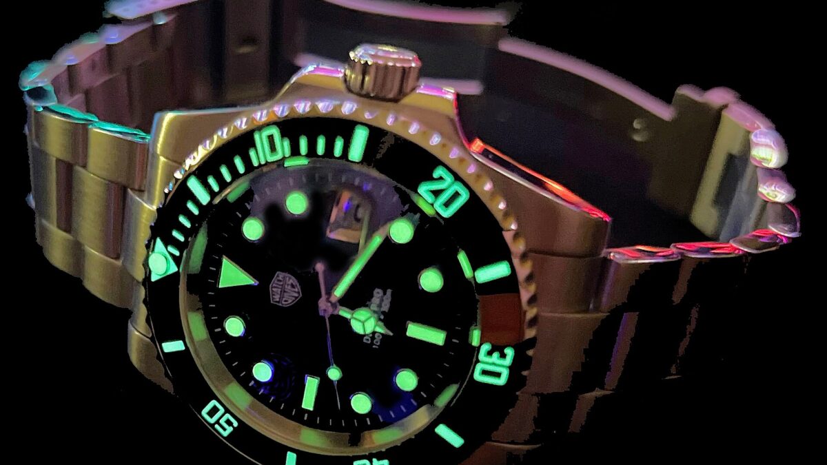 Submariner против Seamaster: за что Rolex просит на $3 350 больше