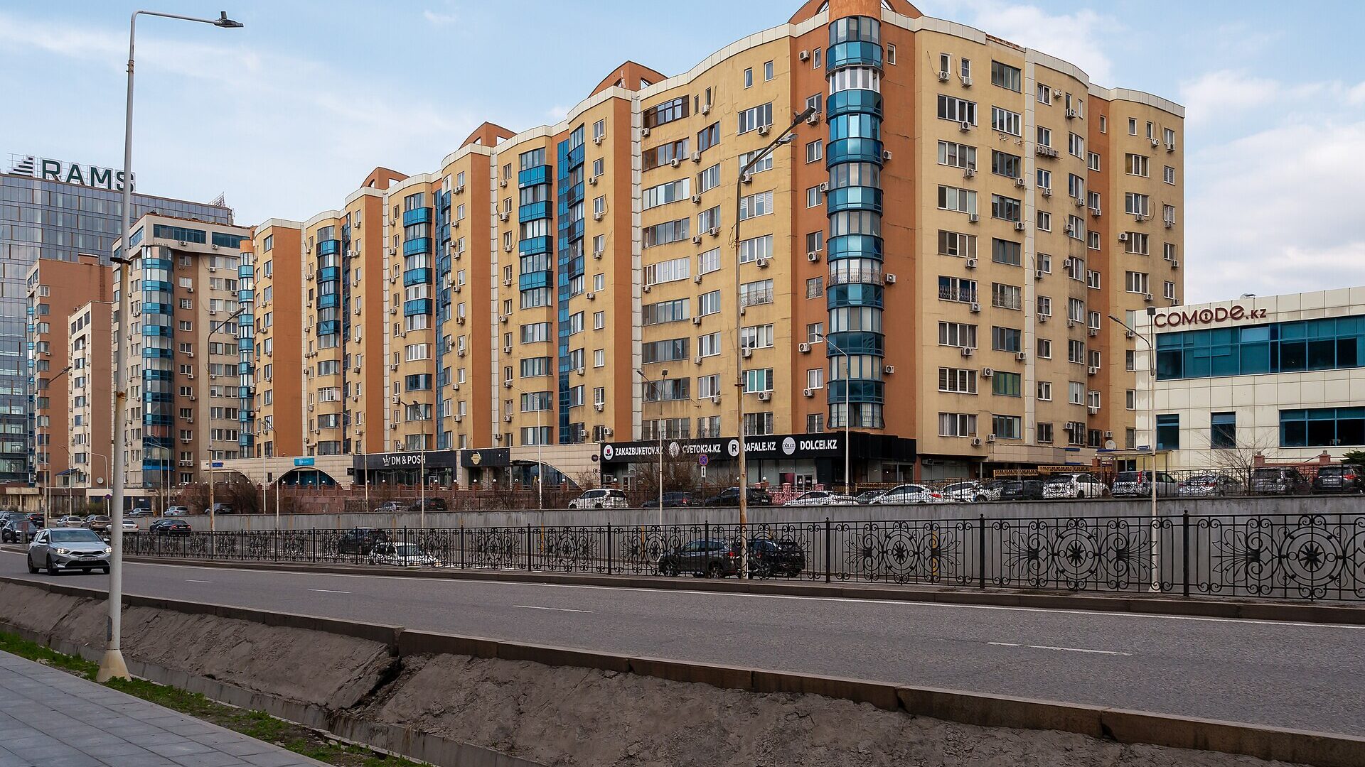 Квартиры в Казахстане покупают всё реже, но дешеветь они не спешат