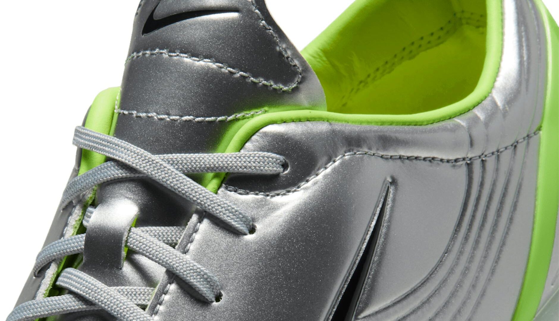 Nike Роналдоның хром бутсаларын кроссовкаға айналдырды