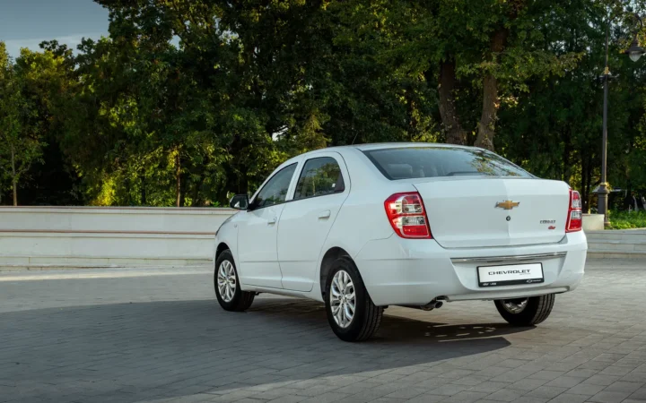 Chevrolet Cobalt MCM: елдің басты седаны CarPlay алды, бірақ әлсіреді