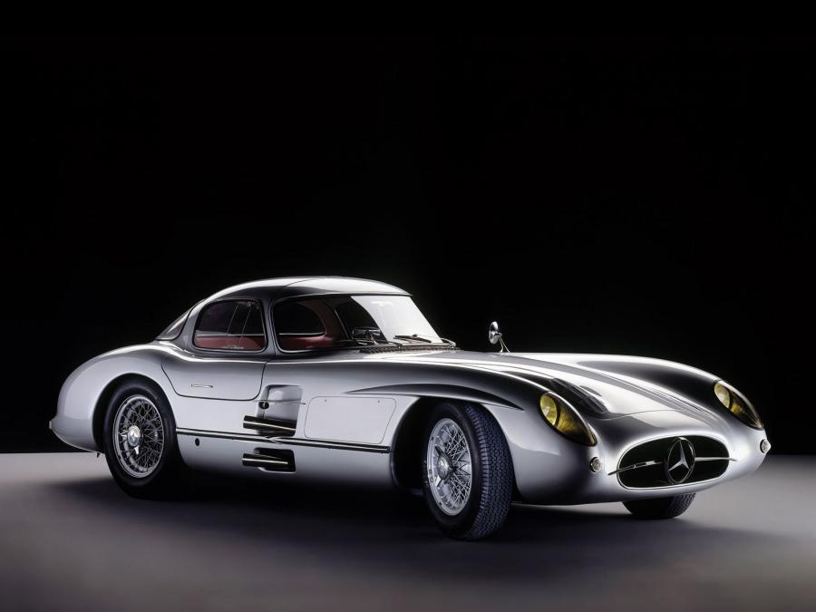 Серебристое купе Mercedes-Benz 300 SLR Uhlenhaut 1955 года
