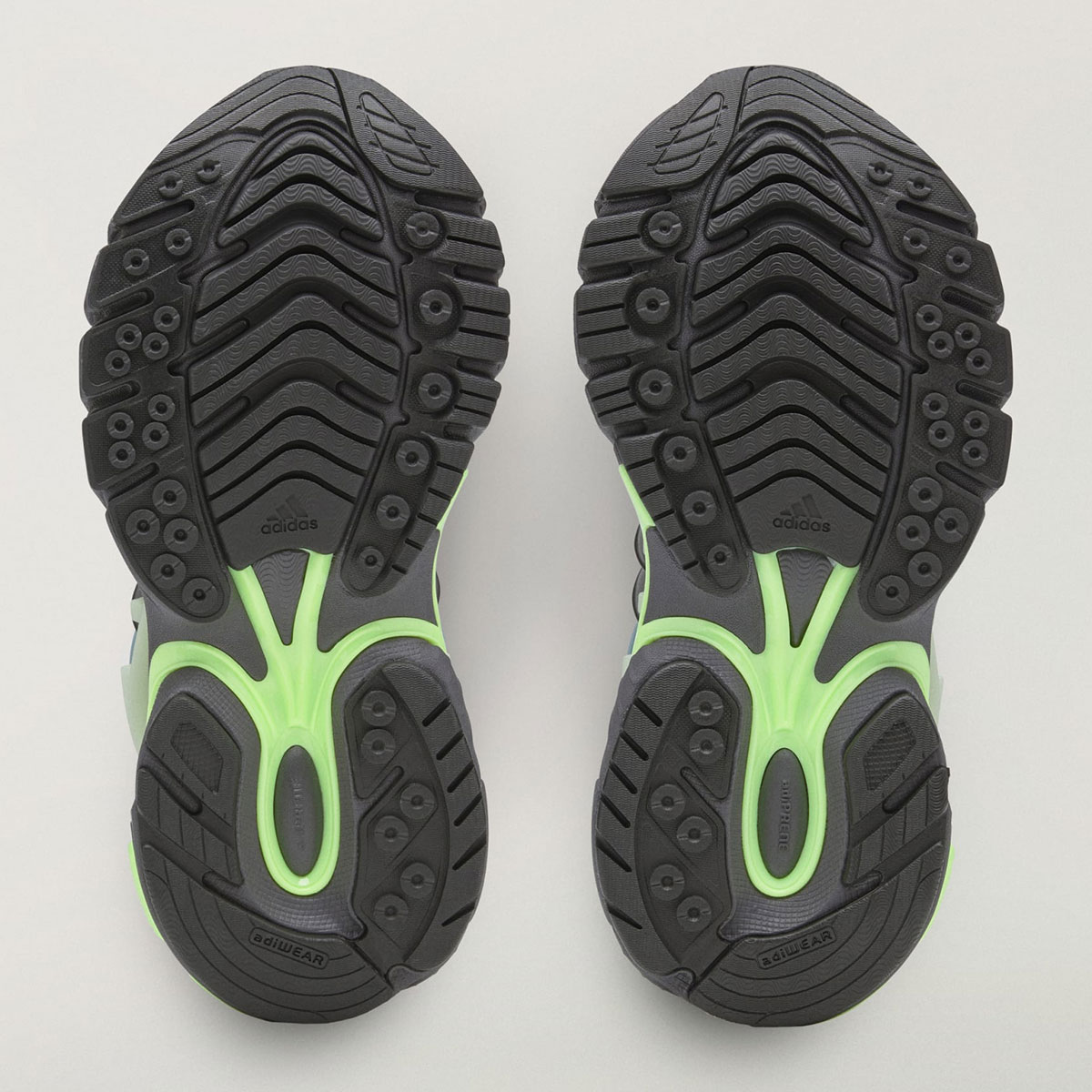 adidas Adistar Jellyfish Storm сбоку: волнистая подошва из TPU