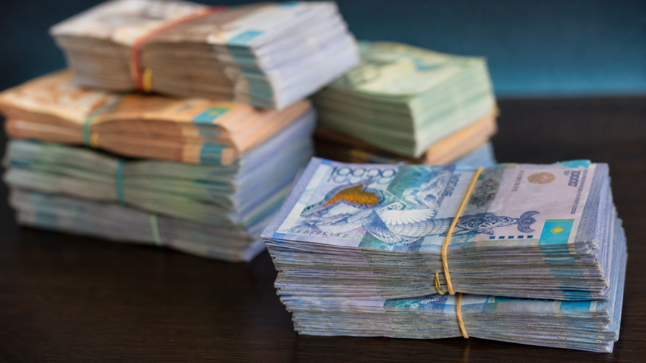 Переводы за рубеж упали до минимума с 2018 года