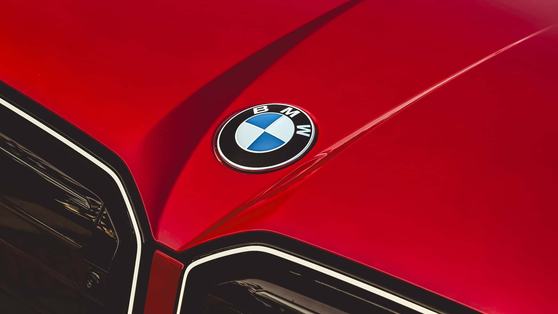 BMW жұмыстан кететіндерге €650 мыңға дейін ұсынды