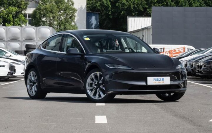 Tesla Model 3 16 дюймдық экран мен 528 ат күшін алды