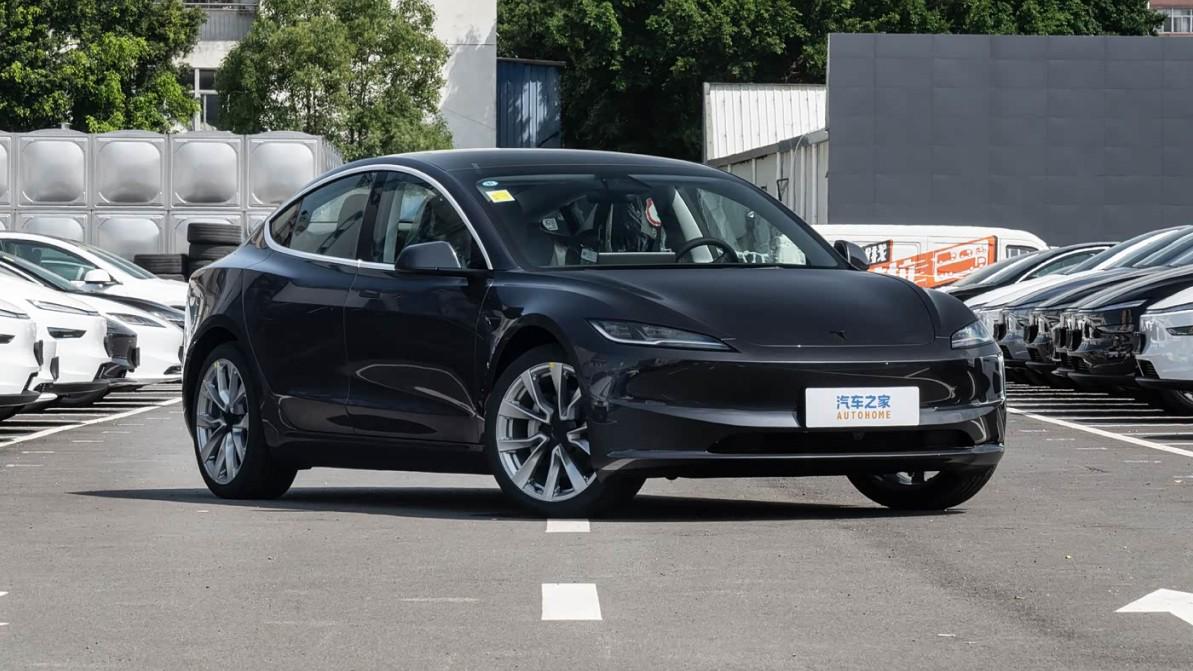 Tesla Model 3 16 дюймдық экран мен 528 ат күшін алды