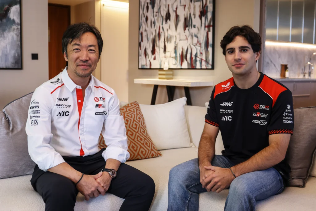 Руководитель Haas Аяо Комацу и Рафаэл Камара