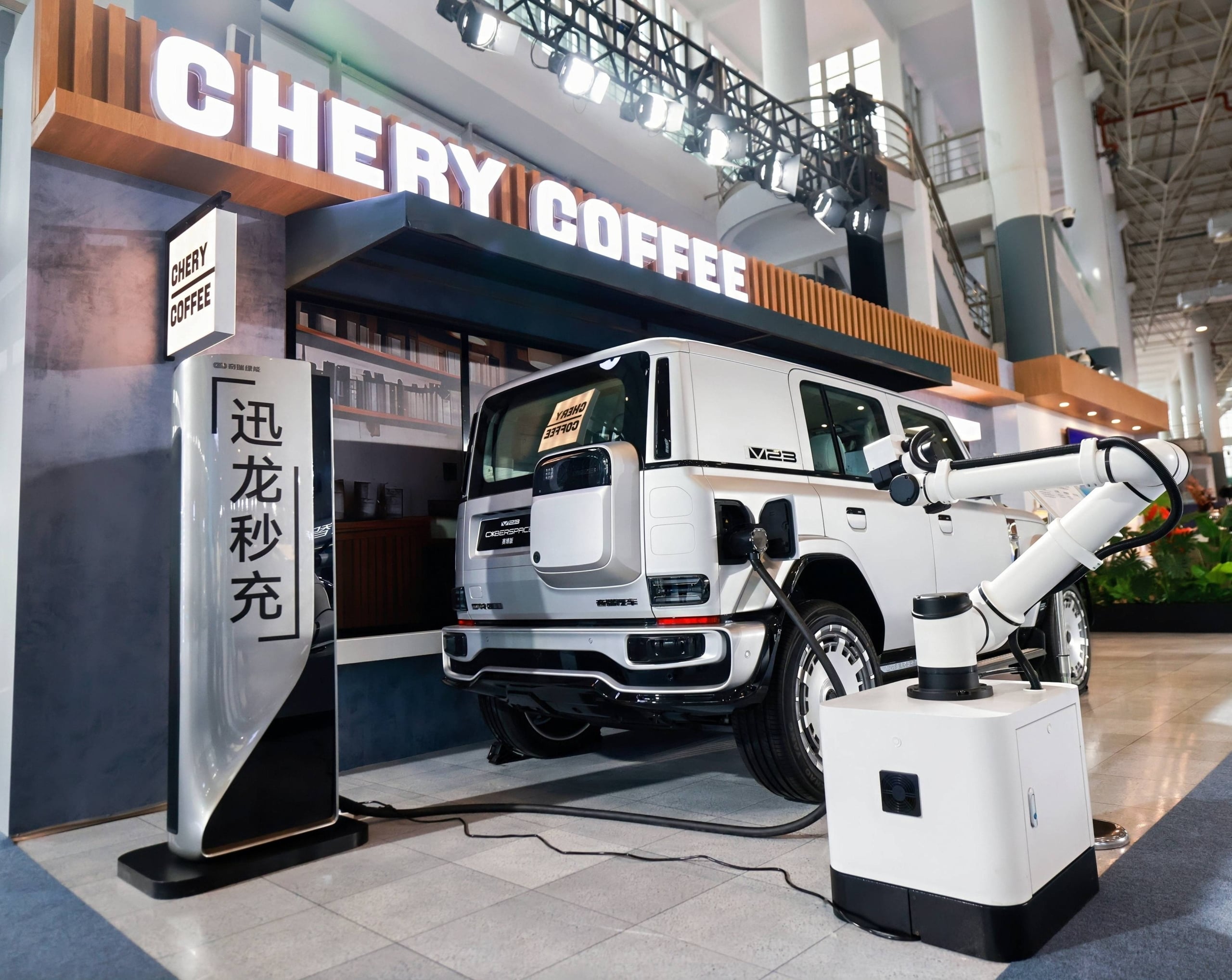 Chery Volt-dragon бекеті және роботтандырылған қолы бар макет