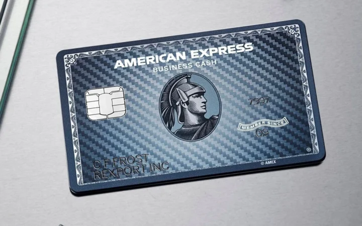 American Express сократит 5% штата при росте прибыли на 28%