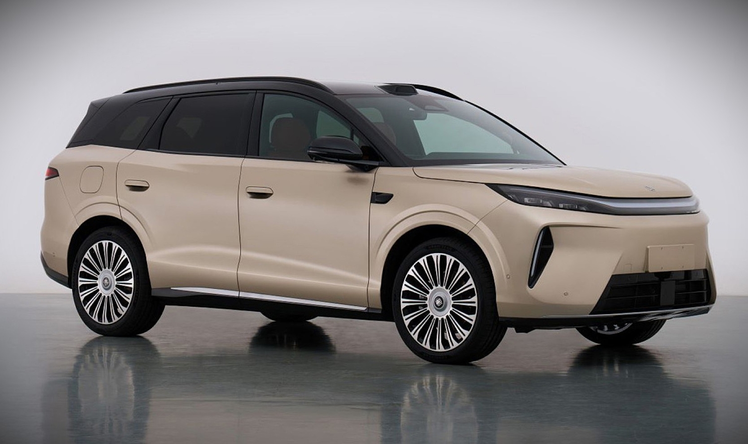 Жаңа BYD Tang 700 а.к. алып, бес орындық болды