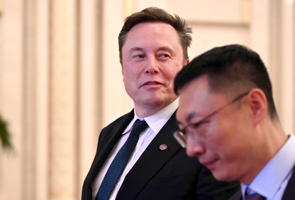 Маск обвинил Мукеша Амбани в блокировке Starlink в Индии