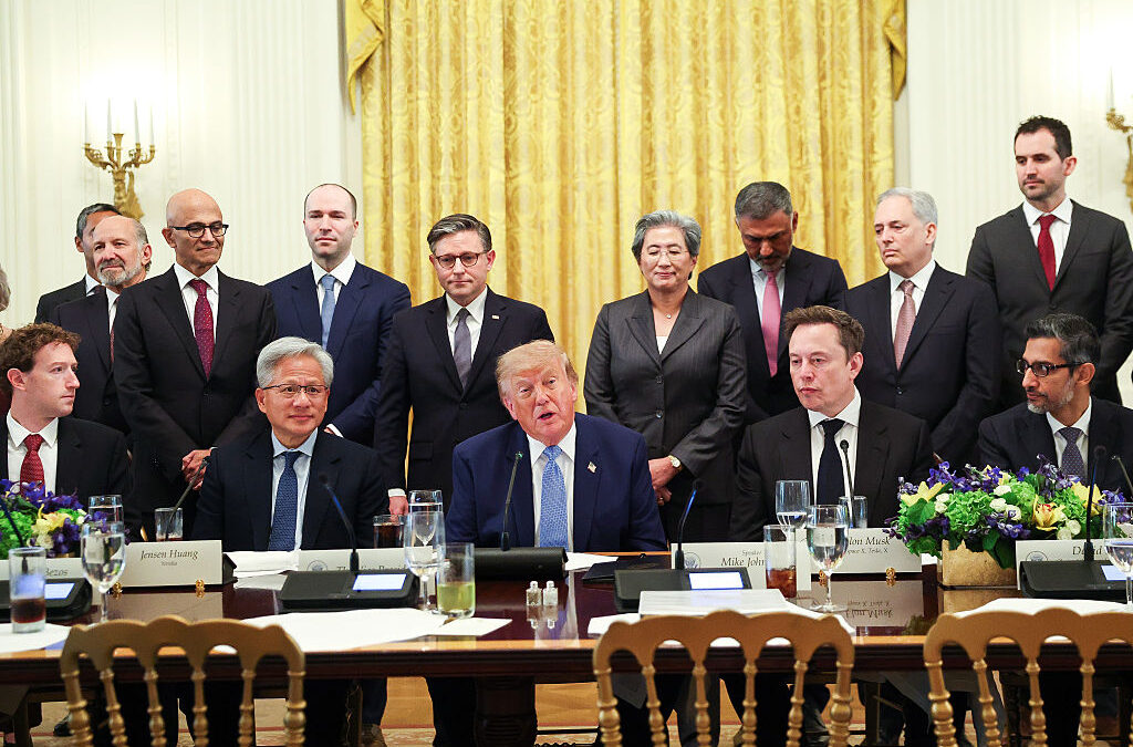 Трамп ЖИ штабын құрып, басына барлау директорын қойды