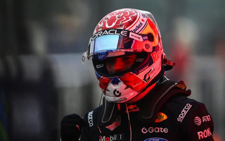 Ферстаппен выиграл спринт в Сингапуре, McLaren столкнулись
