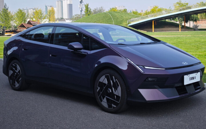 Hyundai Қытайда Ioniq V-ны $15 000-нан арзан сата бастады