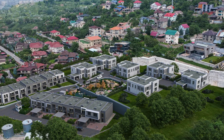 Дома коттеджного городка Regis Hills в Ерменсае