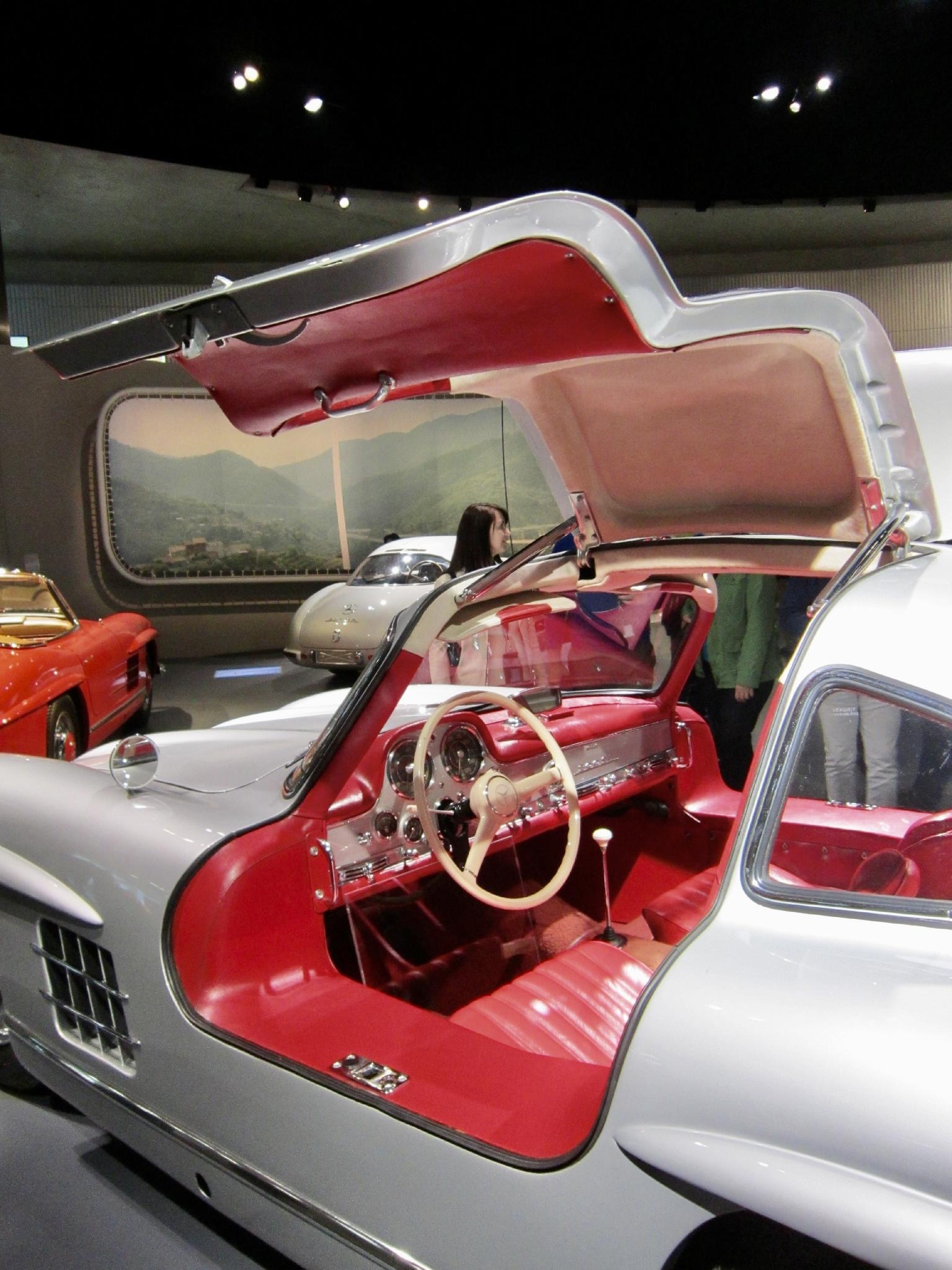 Mercedes-Benz 300 SLR Uhlenhaut Coupé вблизи: гоночный прототип с дорожным оснащением