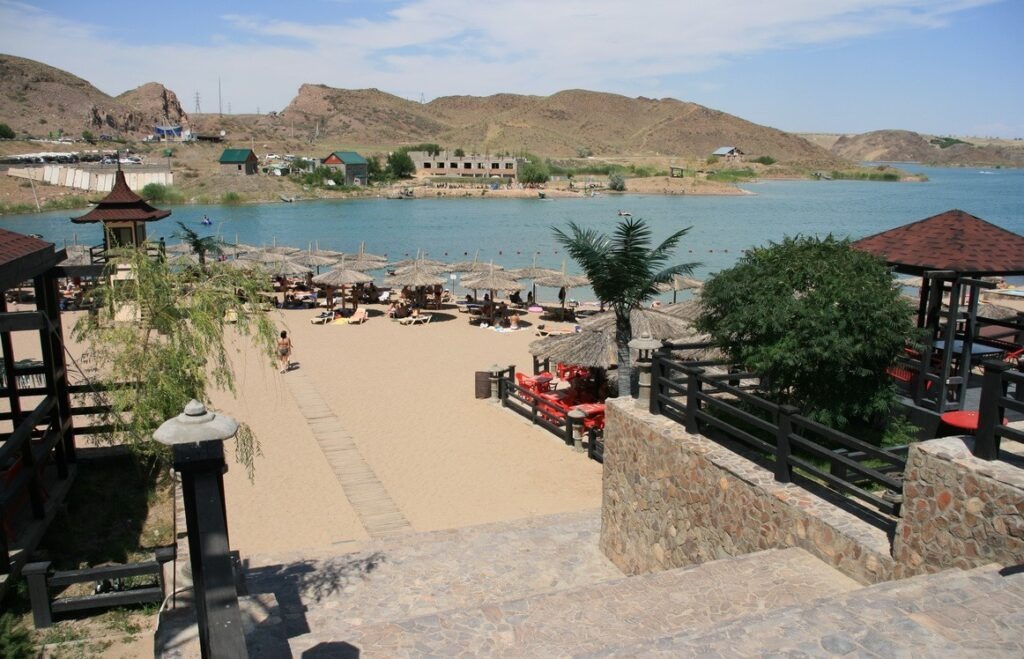 Зона отдыха Freedom Beach Resort & SPA на берегу Капчагая