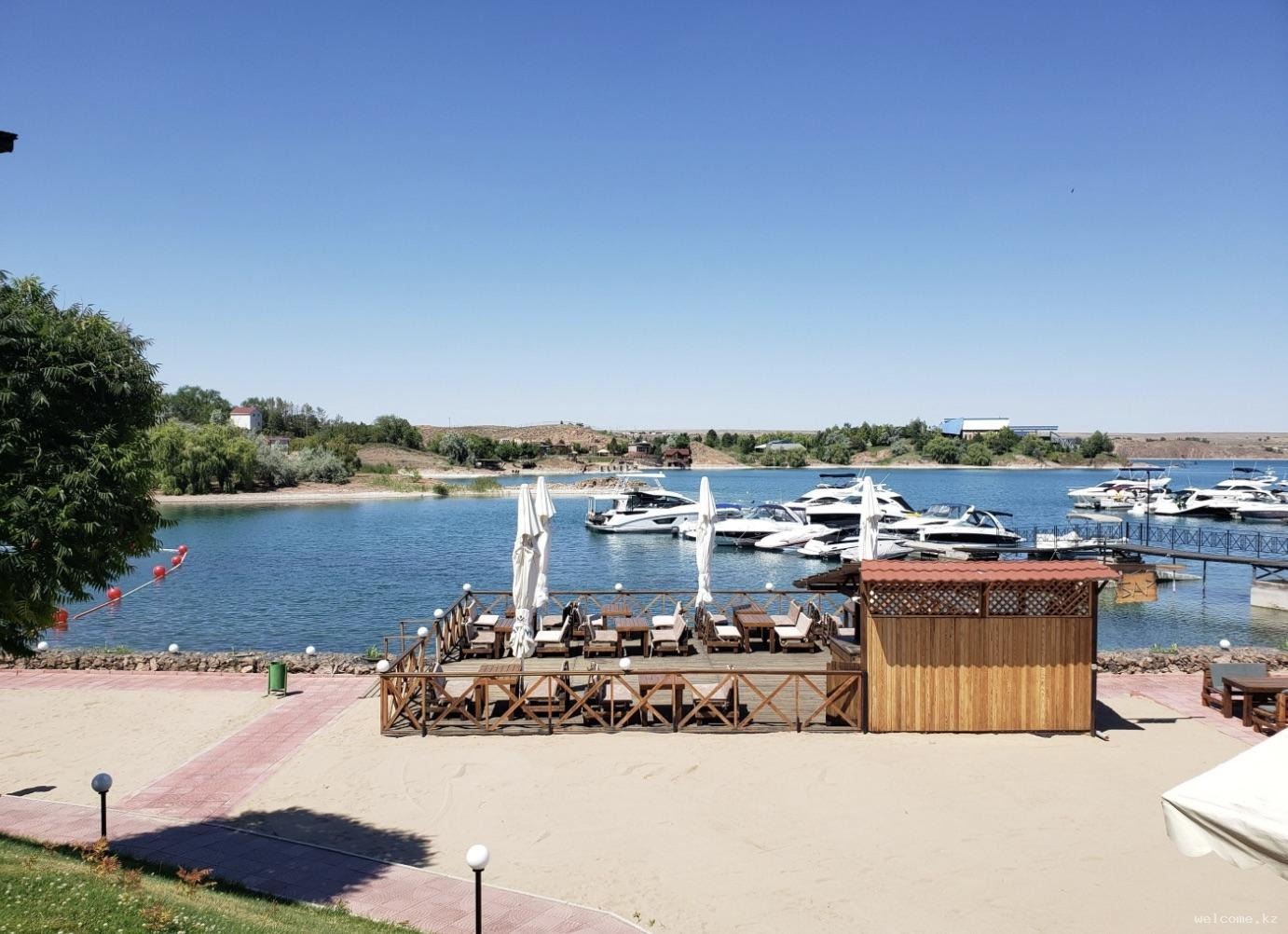 Территория зоны отдыха Marine Club на Капчагае