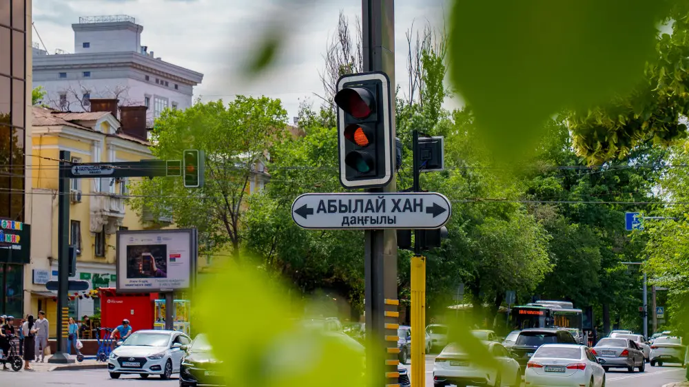 Косые дома в центре довоенной Алма-Аты