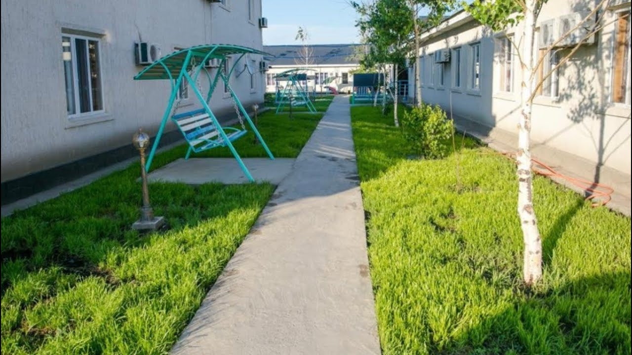 Домики базы отдыха на южном берегу Алаколя
