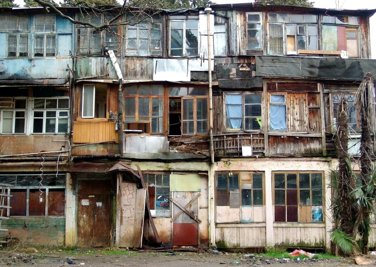Алматыда бұзылған тозған үйлердің орнына салынған жаңа тұрғын үй кешені