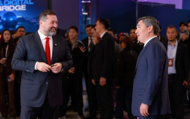 Ломтадзе показал премьеру ИИ-помощника Kasper