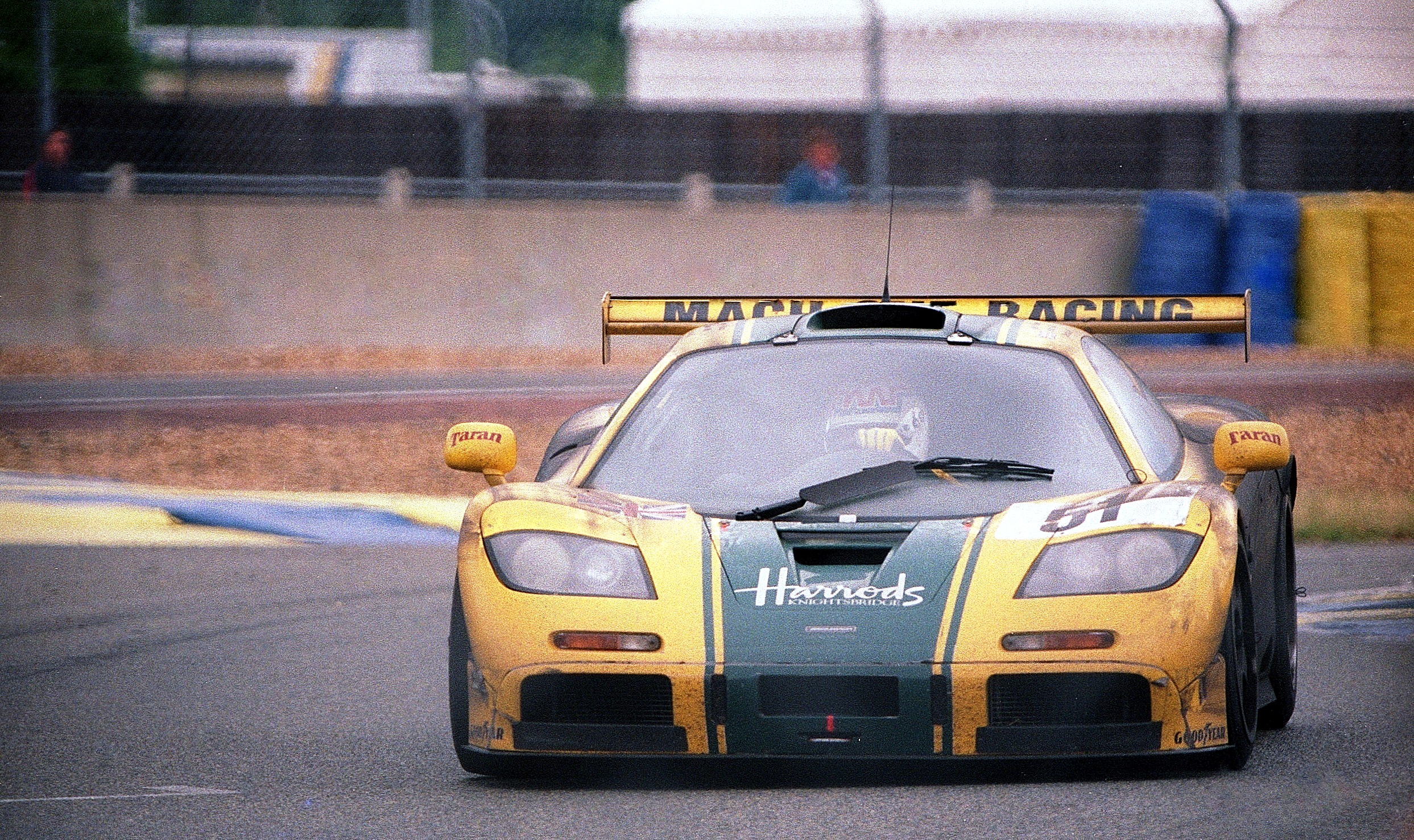 McLaren F1 GTR №51 Дерека Белла, Джастина Белла и Энди Уоллеса в Ле-Мане 1995 года