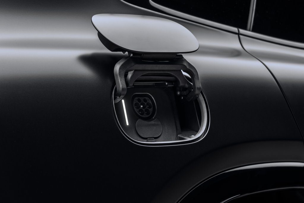 Зарядный порт Mercedes-AMG GT SUV