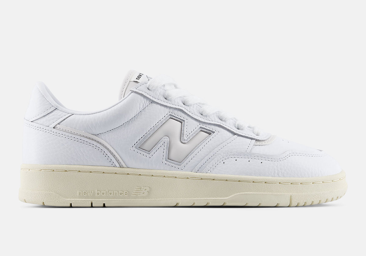 New Balance 950 бүйірінен: ақ былғары және ескіртілген табан