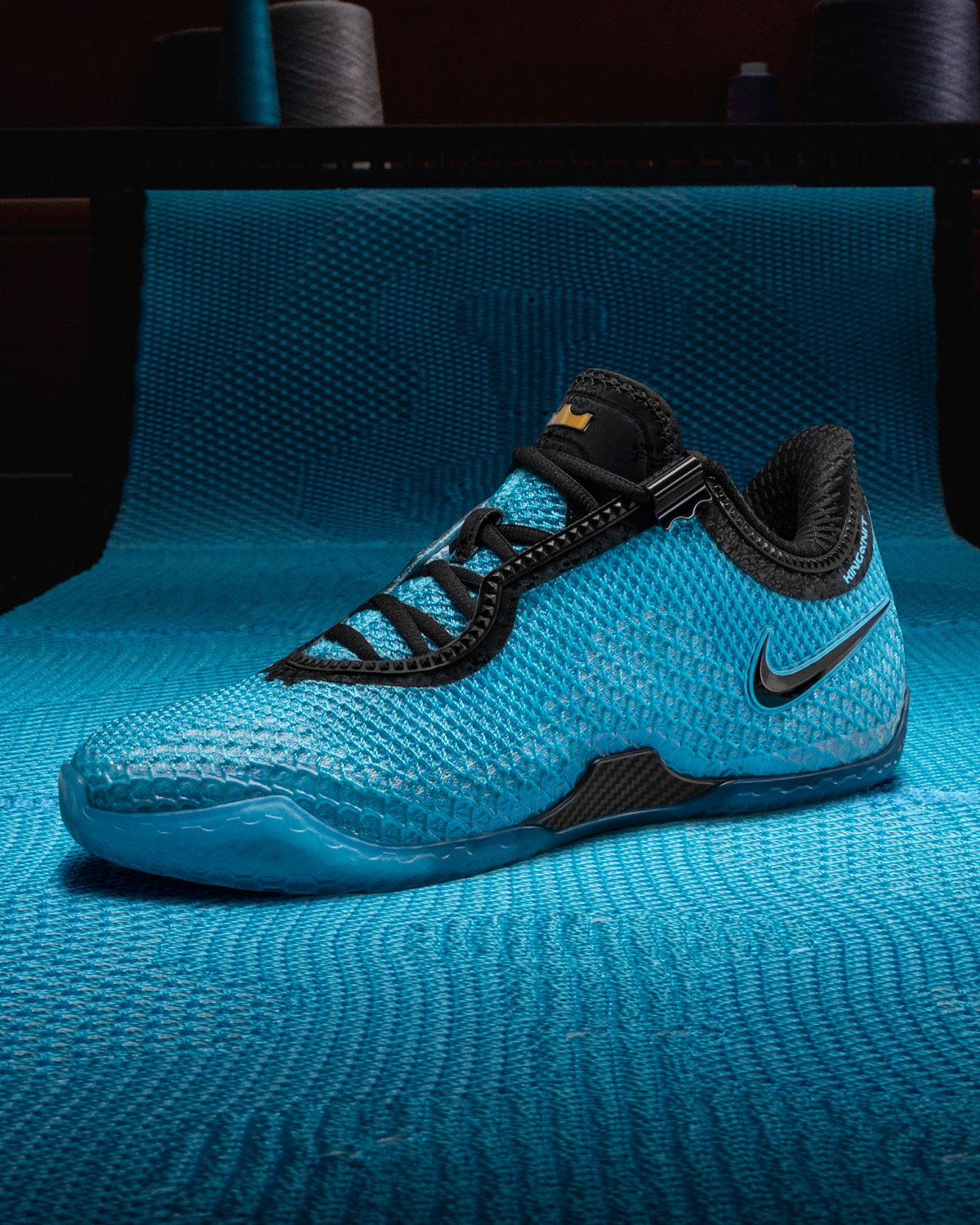 Nike LeBron 24 Stars, бүйірінен көрінісі