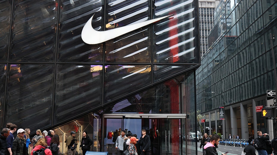 Nike $2,5 млрд үнемдеу үшін штатты қысқартады