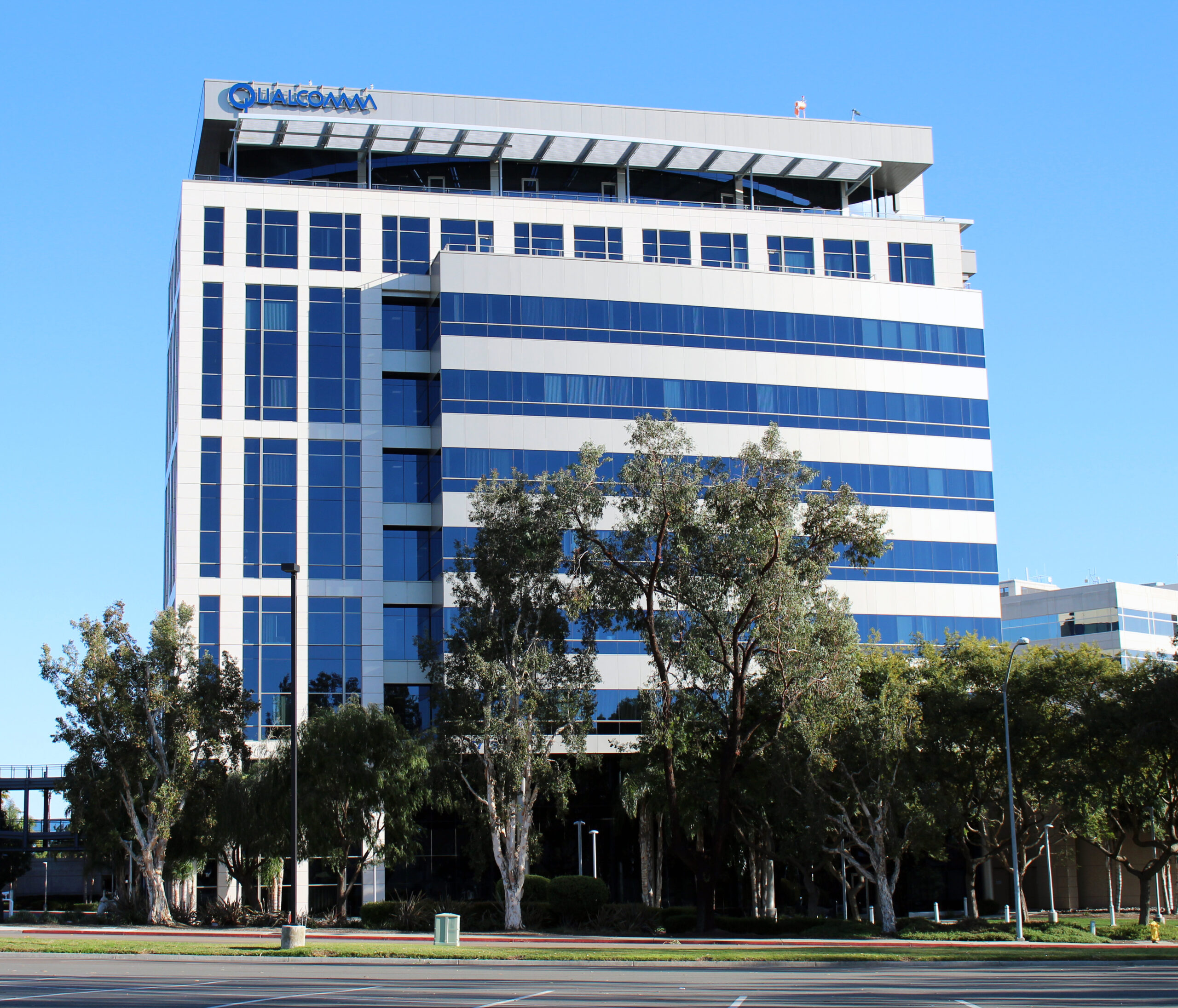 Qualcomm әлем бойынша нәтижесі төмен қызметкерлерін қысқартады