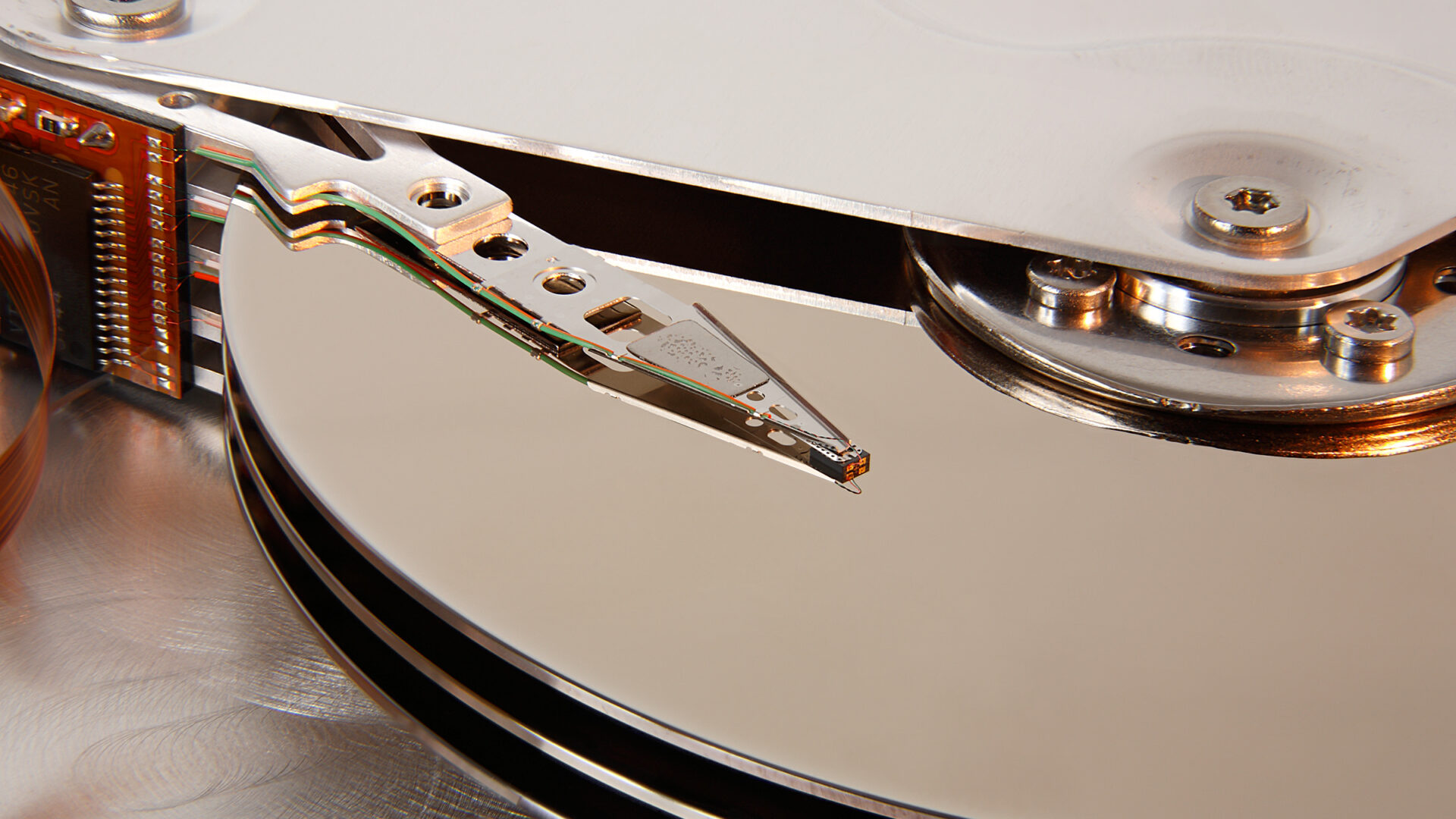 Bloomberg: Seagate хочет купить производство головок TDK