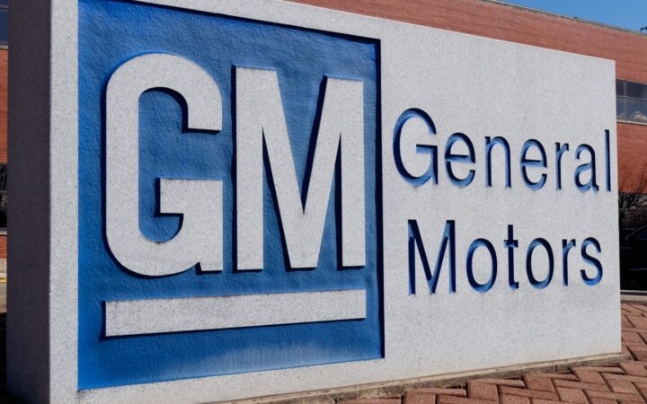 GM выкупит свои акции на $20 млрд после сильного квартала