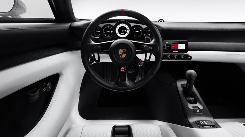 Салон Porsche Mission S