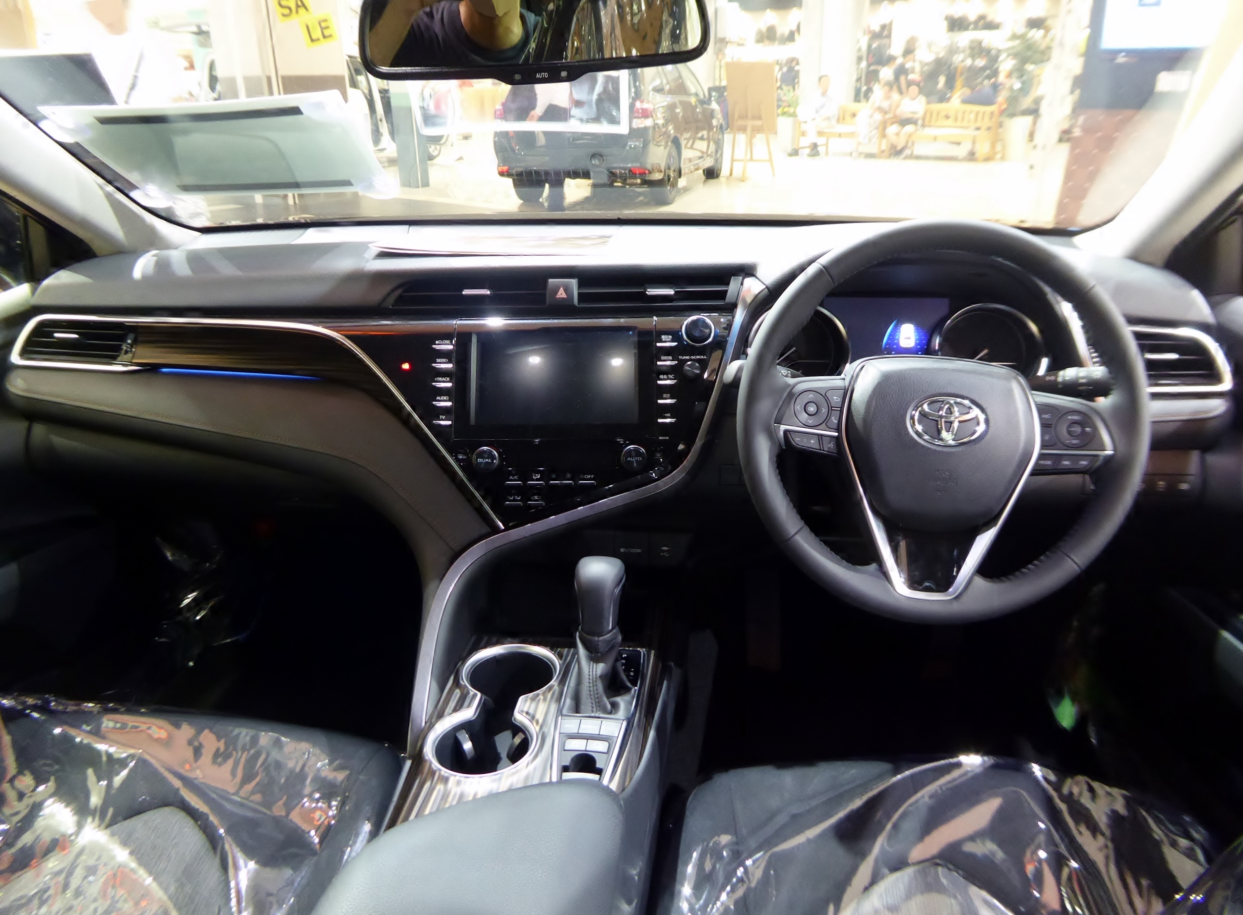 Toyota Camry 70 (XV70) салоны мен алдыңғы панелі
