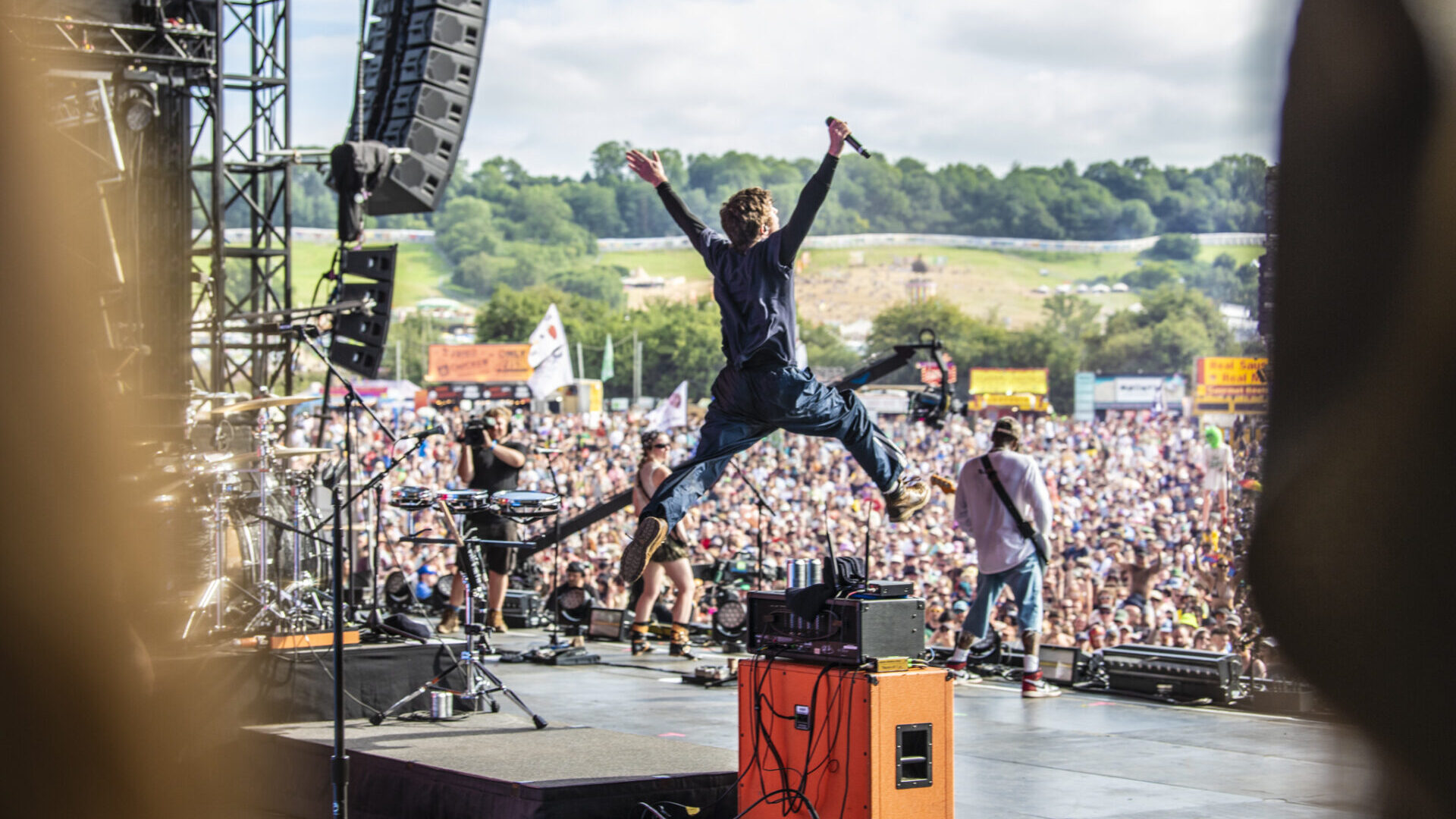 Glastonbury 2027 билеттері 42 минутта сатылып кетті