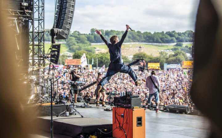 Glastonbury 2027 билеттері 42 минутта сатылып кетті